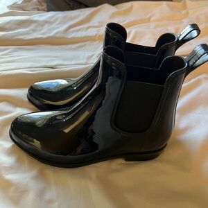 Women’s black rain boots NWOT brand SO